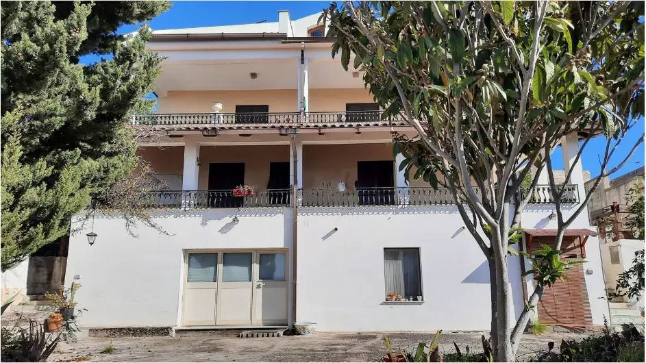 Villa de 5 habitaciónes en Augusta, Italy No. 149744