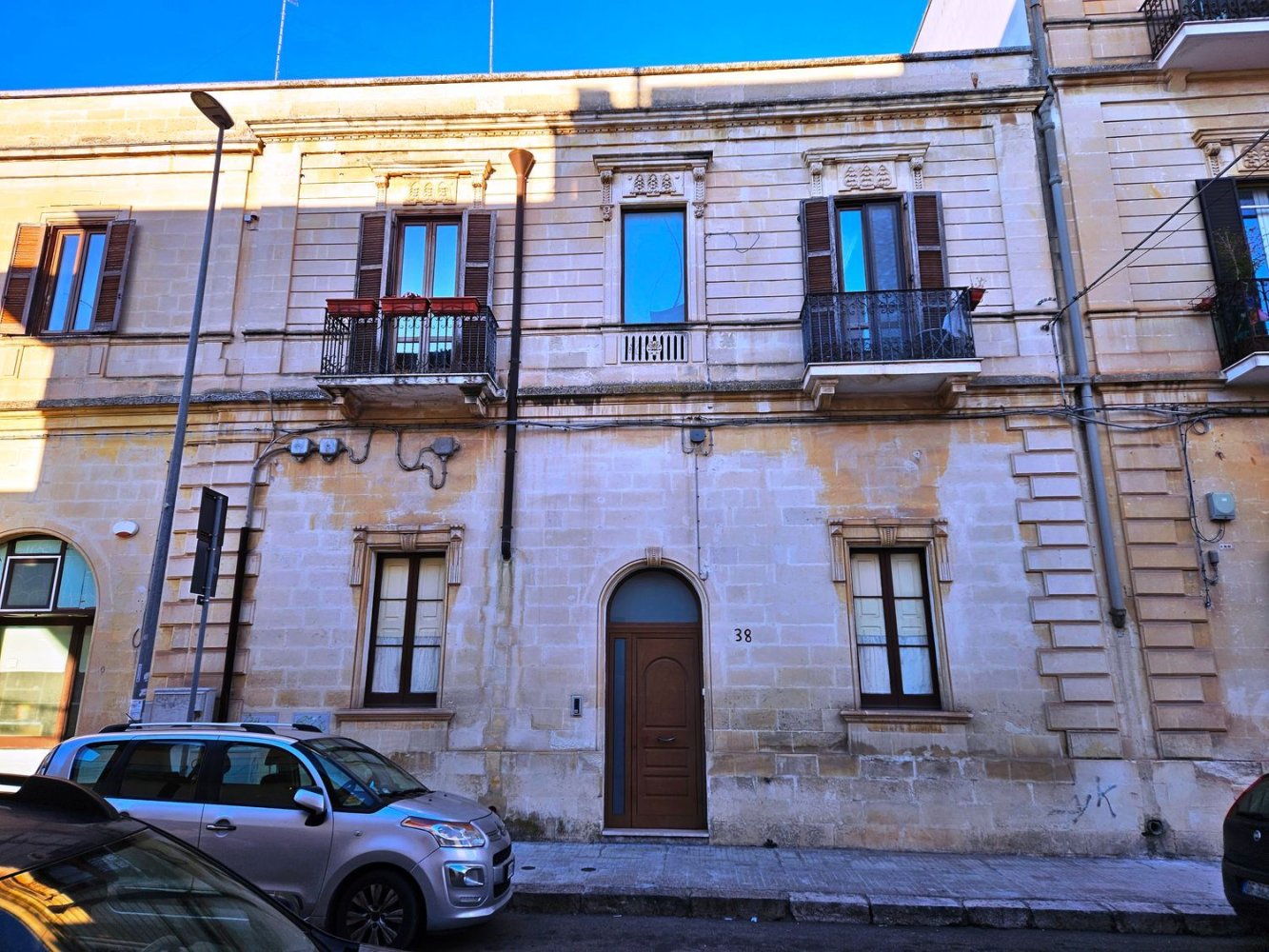 Квартира с 3 комнатами в Лечче, Италия № 31701