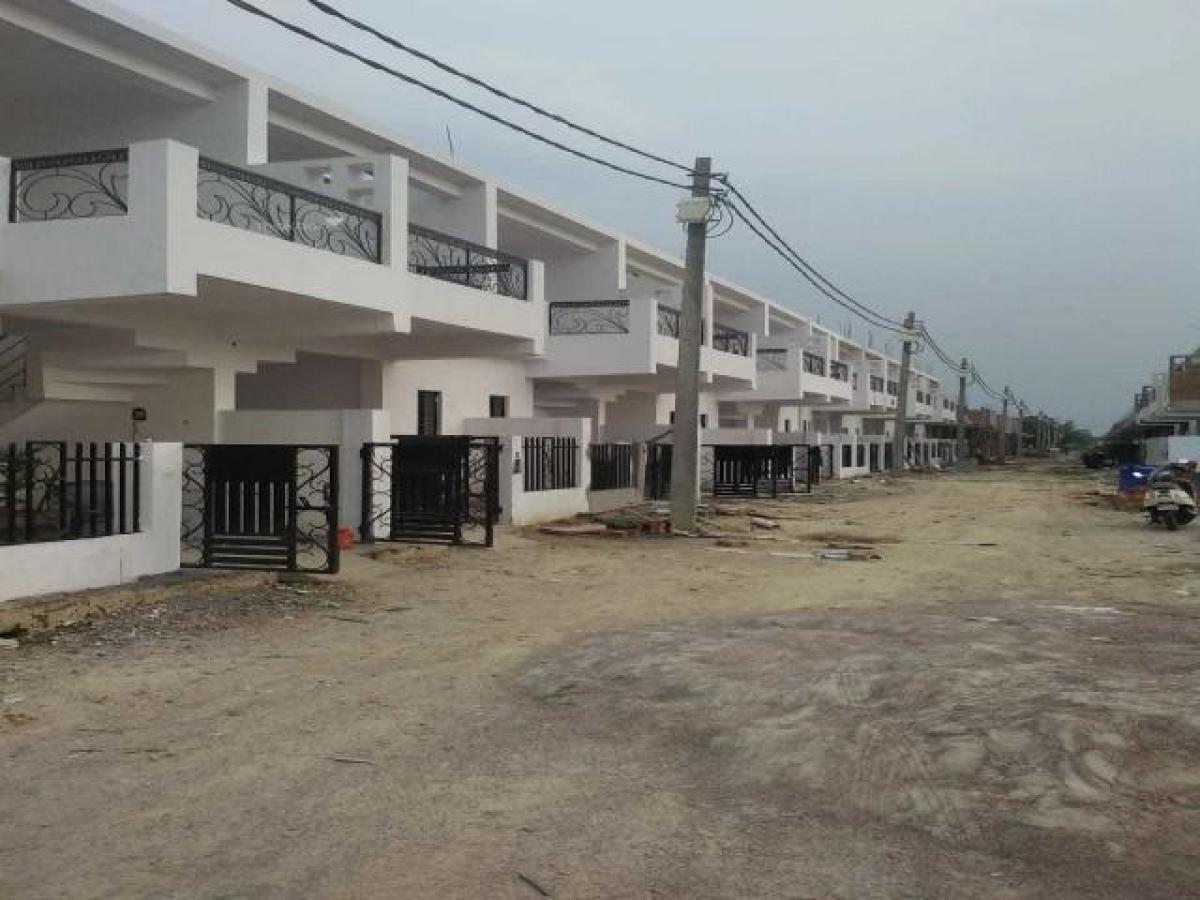 2 bedrooms House in Lucknow, India No. 11015