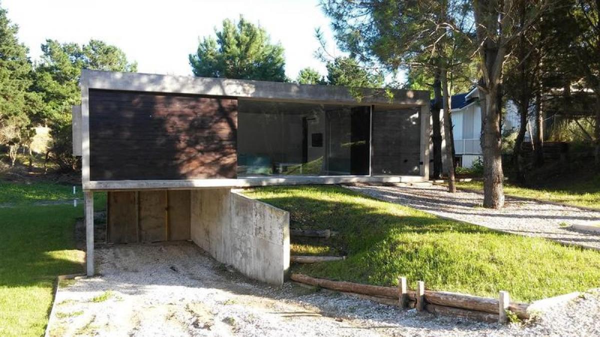 4 bedrooms House in Mar del Plata, Argentina No. 95163