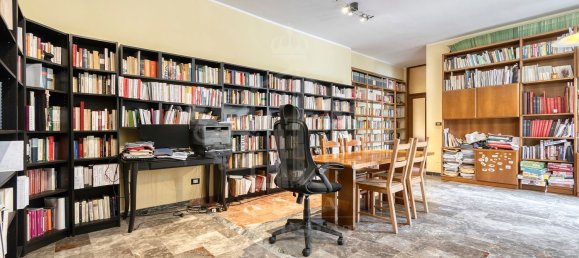 4 bedrooms Apartment in Bologna, Italy No. 330614 2