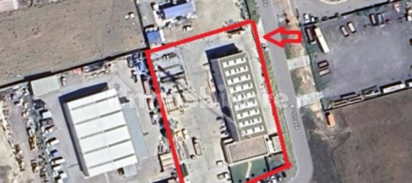 Almacén de 5 habitaciónes en Uta, Italy No. 324015 2