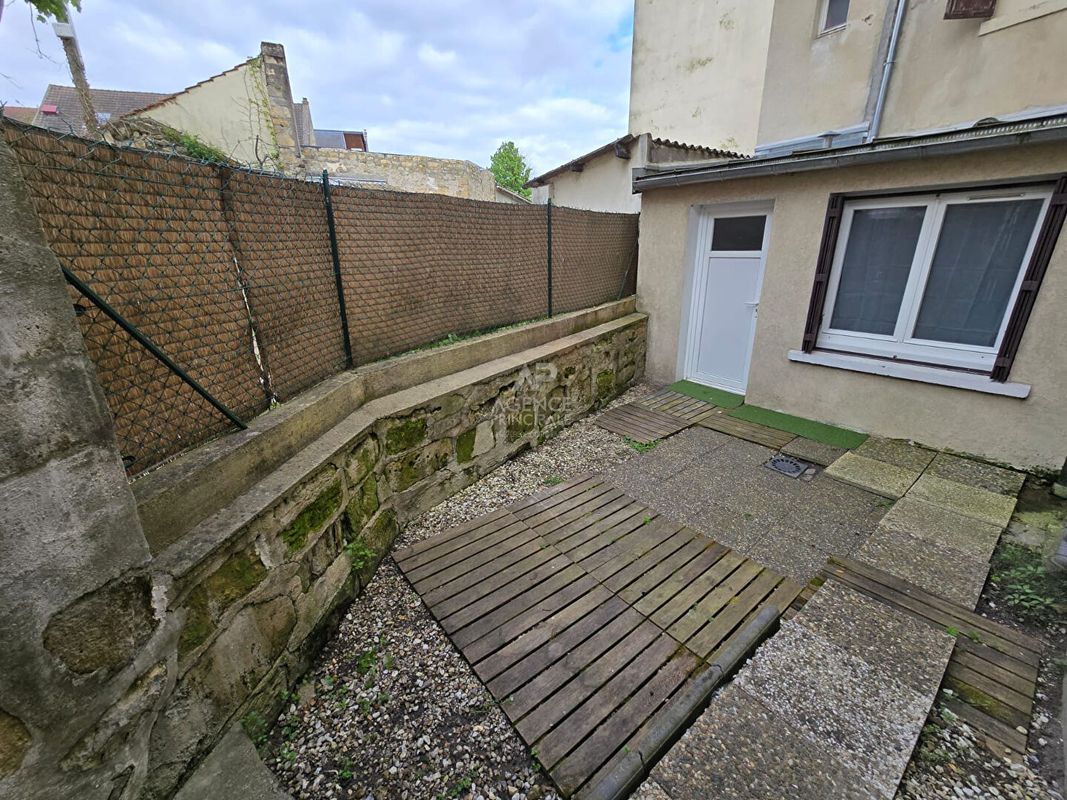 1 bedroom Apartment in Pontoise, France No. 182058