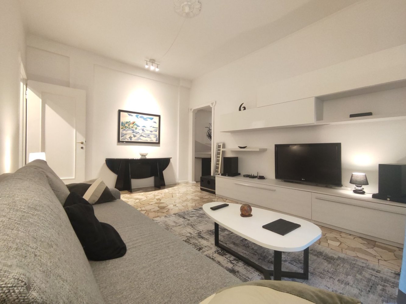 2 rooms Apartment in Milan, Italy No. 338162