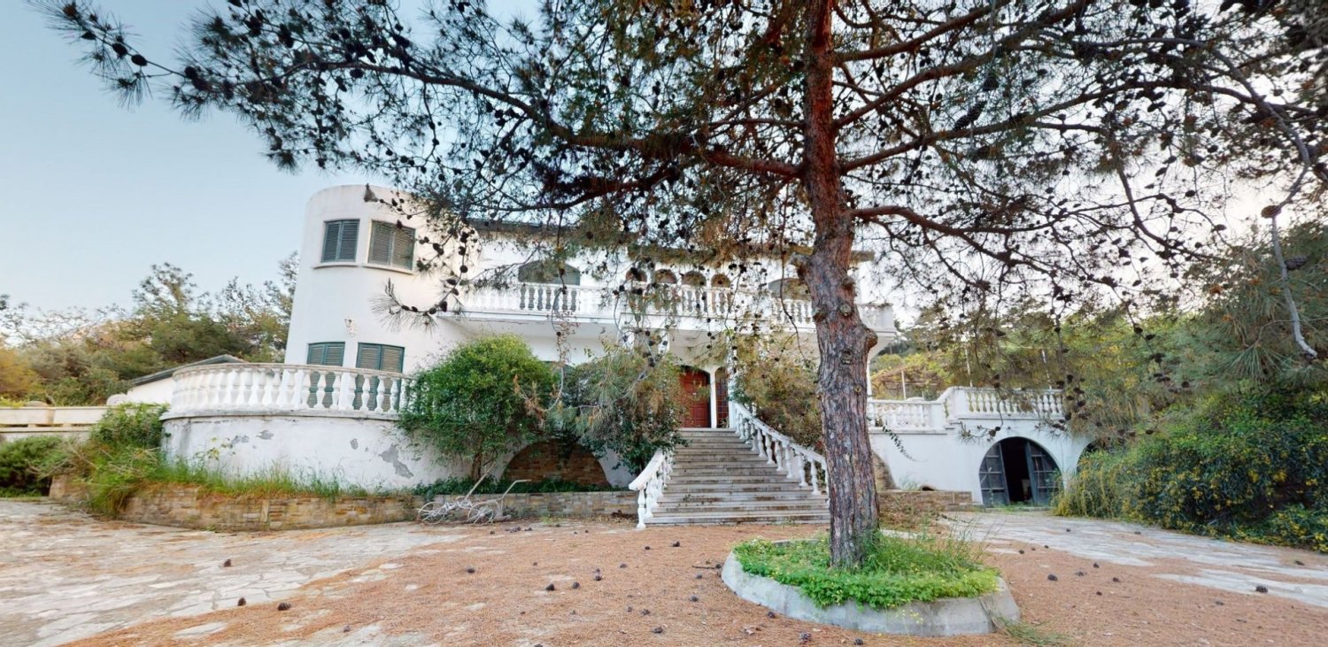 4 bedrooms Land in Girne, Northern Cyprus No. 11765