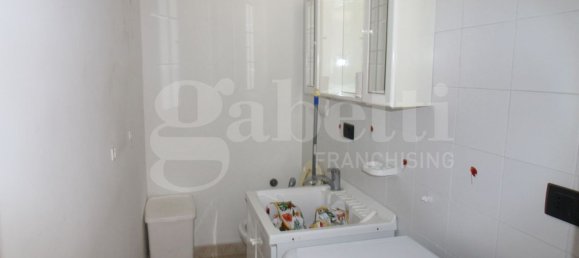 4-salle Appartement à Messina, Italy No. 47944 16