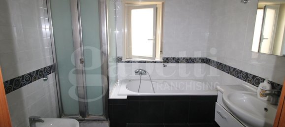 4-salle Appartement à Messina, Italy No. 47944 8