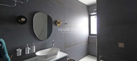 2 bedrooms House in Zabbar, Malta No. 8103 16