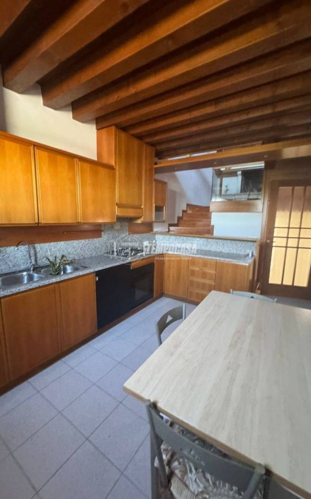 Apartamento de 3 dormitorios en Schio, Italy No. 321725