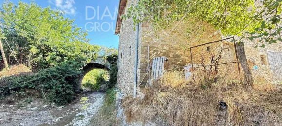 6 bedrooms House in Gubbio, Italy No. 296962 4