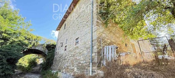 6 bedrooms House in Gubbio, Italy No. 296962 5