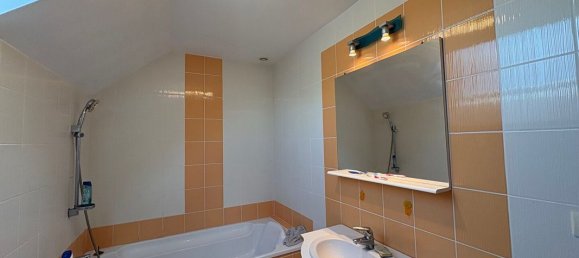 4 bedrooms House in Mayenne, France No. 363100 5