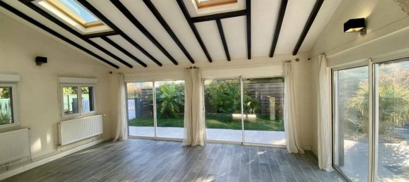 4 bedrooms House in Saint-Louis, France No. 156484 7