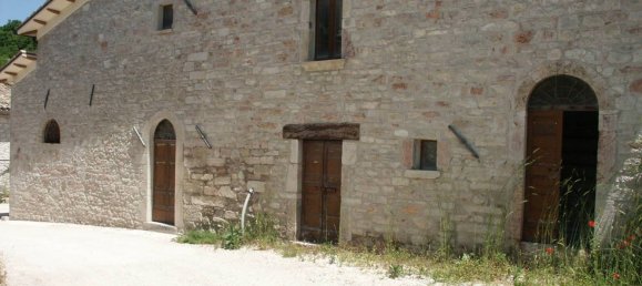 3 Schlafzimmer Haus in Visso, Italy, Nr. 78243 8