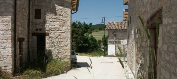 3 Schlafzimmer Haus in Visso, Italy, Nr. 78243 2