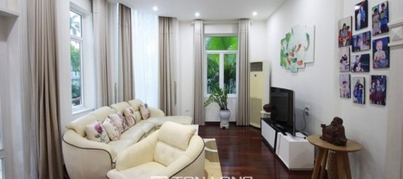 4 bedrooms Villa in Tay Ho, Vietnam No. 819 3