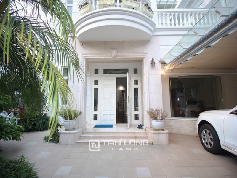 4 bedrooms Villa in Tay Ho, Vietnam No. 819