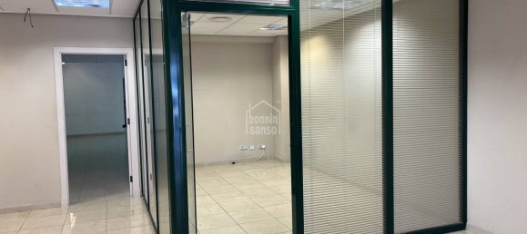Gewerbliche Immobilie in Sant Lluis, Spain 185m², Nr. 10628 5