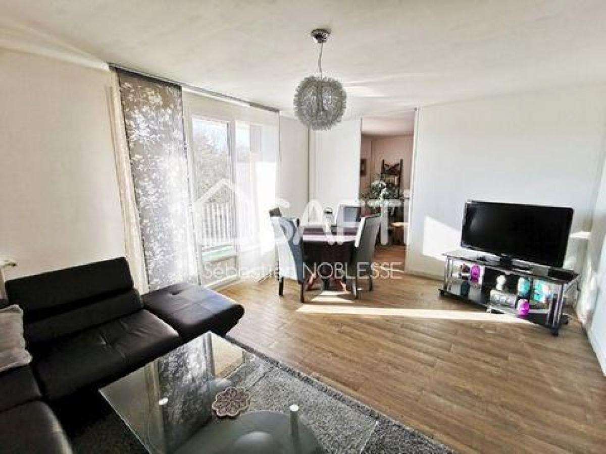 3 bedrooms Apartment in Reims, France No. 27052