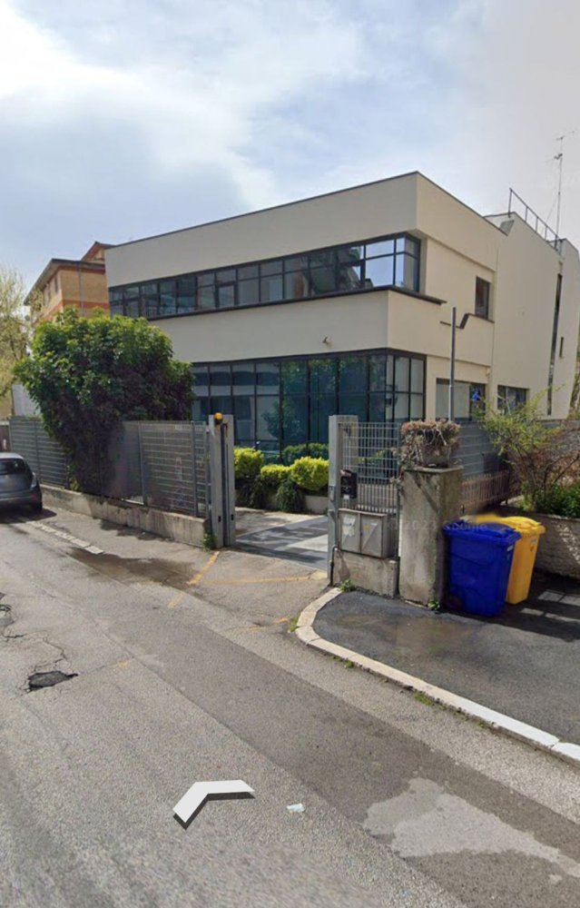  Garage in Cassino, Italy No. 155543