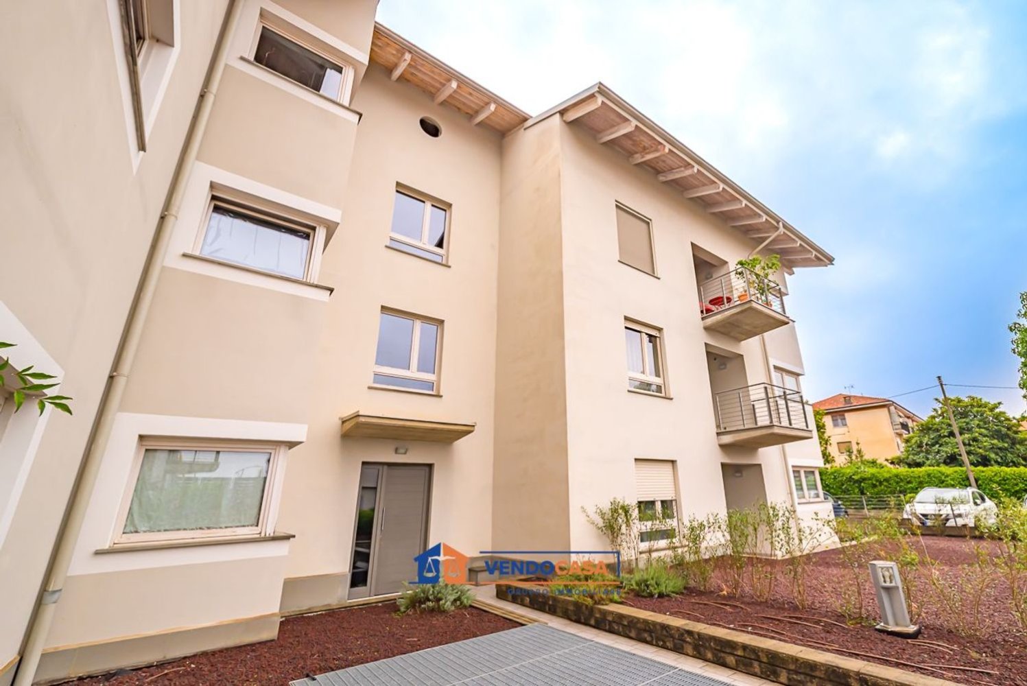 Квартира с 4 спальнями в Бра, Италия № 333897