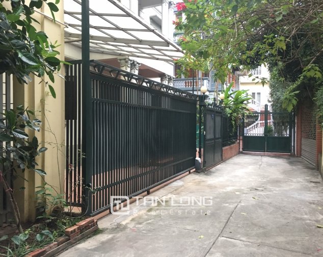 5 bedrooms Villa in Tay Ho, Vietnam No. 2114