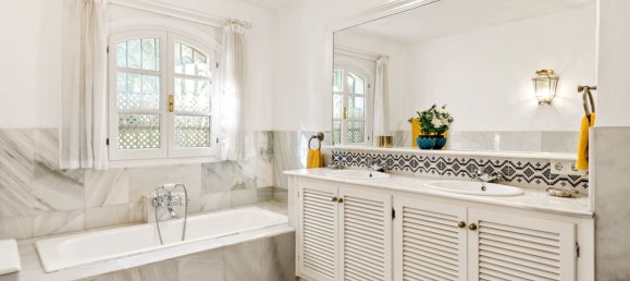 6 bedrooms Villa in Malaga, Spain No. 57391 10