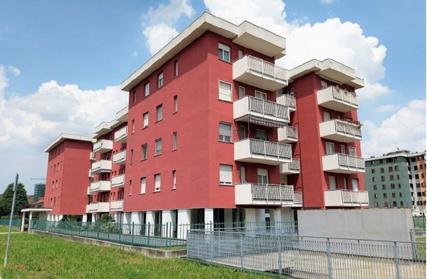 Apartamento de 2 habitaciónes en Garbagnate Milanese, Italy No. 6918