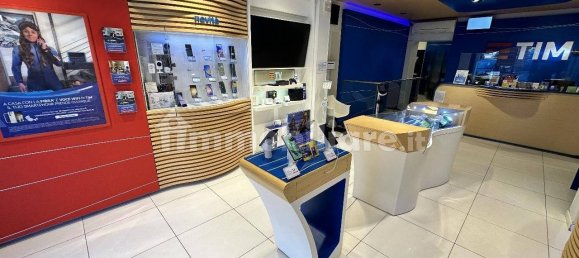 Propiedad comercial de 3 habitaciónes en Cremona, Italy No. 85409 6