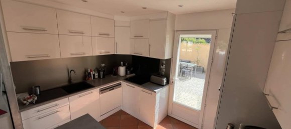 Casa de 2 dormitorios en La Londe-les-Maures, France No. 353243 11