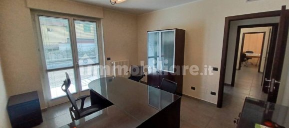 Escritório de 5 divisões em Bra, Italy N.º 145443 8