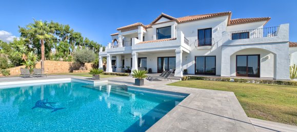 5 bedrooms Villa in Malaga, Spain No. 22682 15