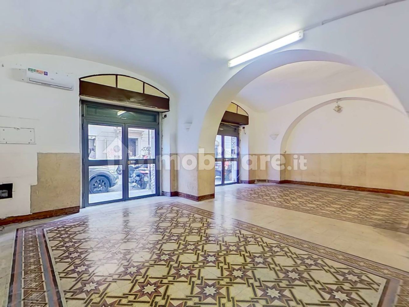 2 rooms Commercial property in Florence, Italy No. 212579