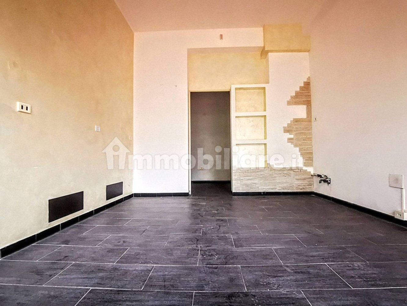 2-Zimmer Gewerbliche Immobilie in Palermo, Italy, Nr. 287173