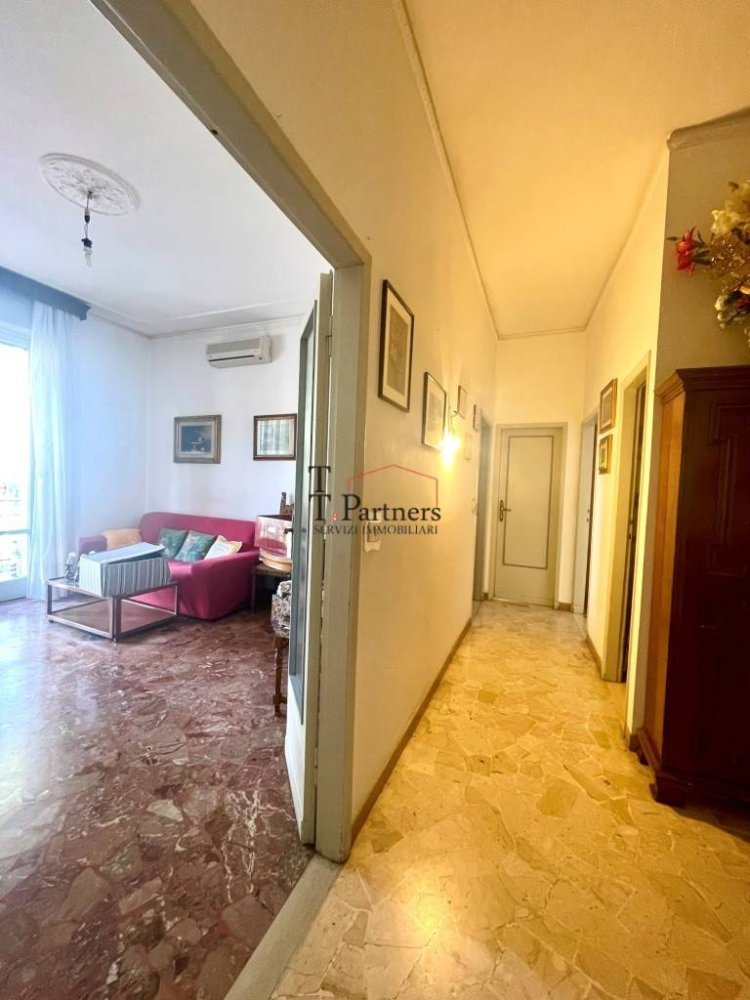 Apartamento T2 em Sesto Fiorentino, Italy N.º 302010