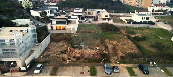 333m² Land in Freamunde, Portugal No. 61216 3