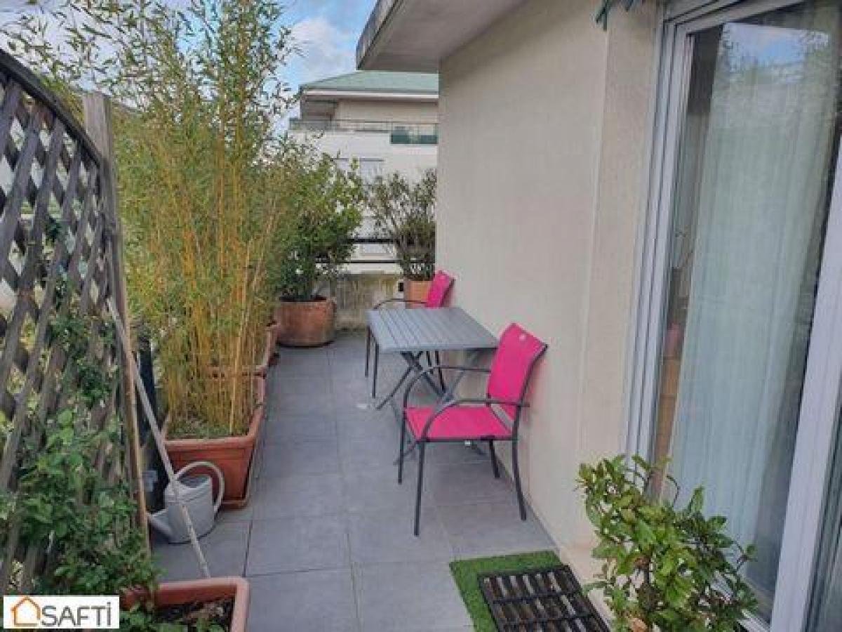 3 bedrooms Apartment in Mantes-la-Jolie, France No. 29356