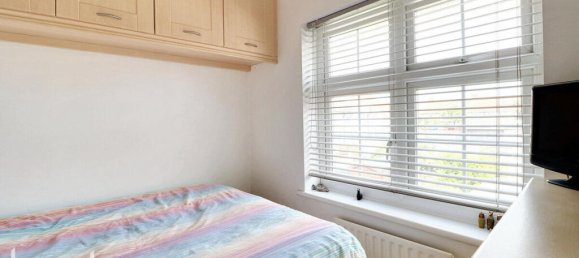 3 bedrooms House in Dagenham, United Kingdom No. 4819 8