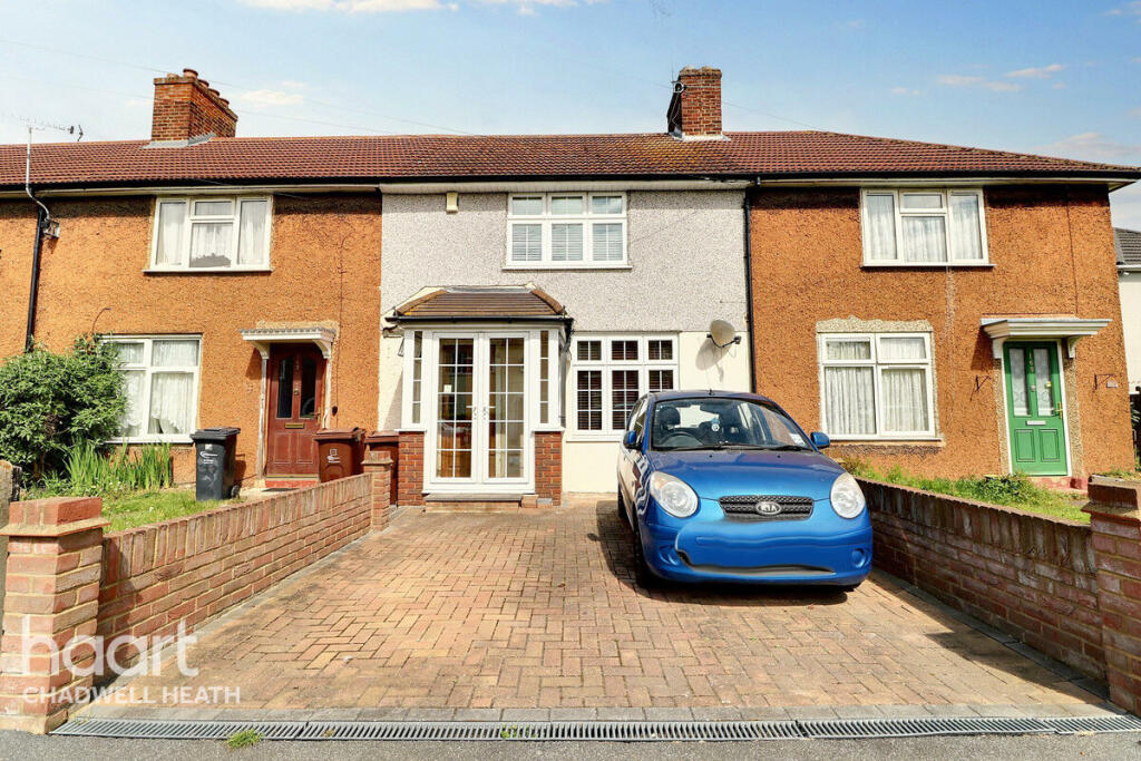 3 bedrooms House in Dagenham, United Kingdom No. 4819