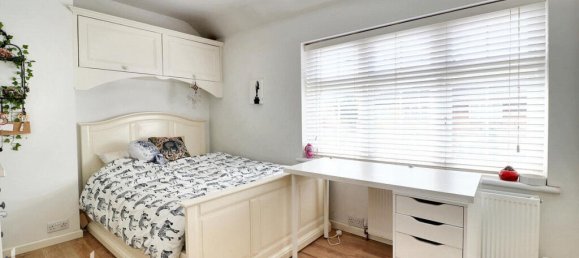 3 bedrooms House in Dagenham, United Kingdom No. 4819 10