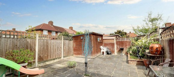 3 bedrooms House in Dagenham, United Kingdom No. 4819 3