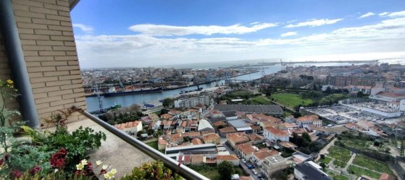 3 bedrooms Apartment in Matosinhos, Portugal No. 15690 2