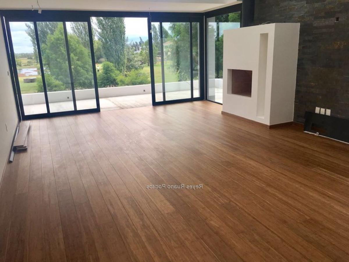 Casa de 3 dormitorios en Canelones, Uruguay No. 579