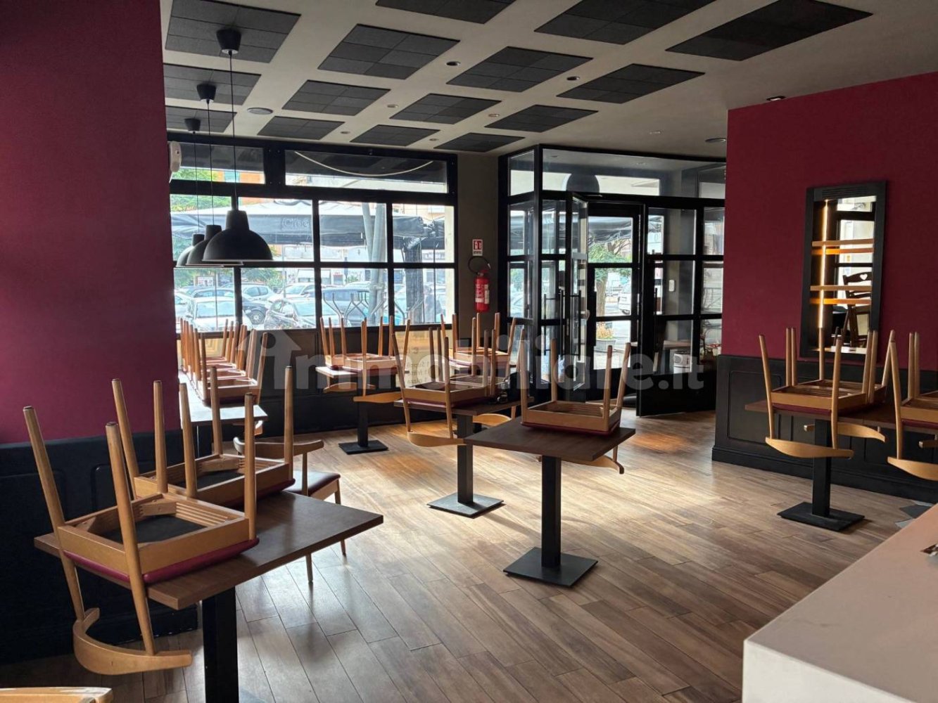 1 room Commercial property in Rome, Italy No. 395362