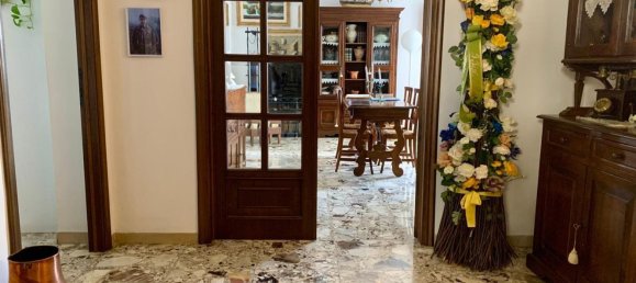 5 rooms Apartment in Florence, Italy No. 51752 4