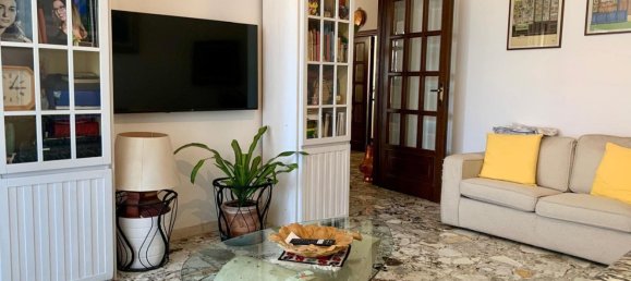 5 rooms Apartment in Florence, Italy No. 51752 2