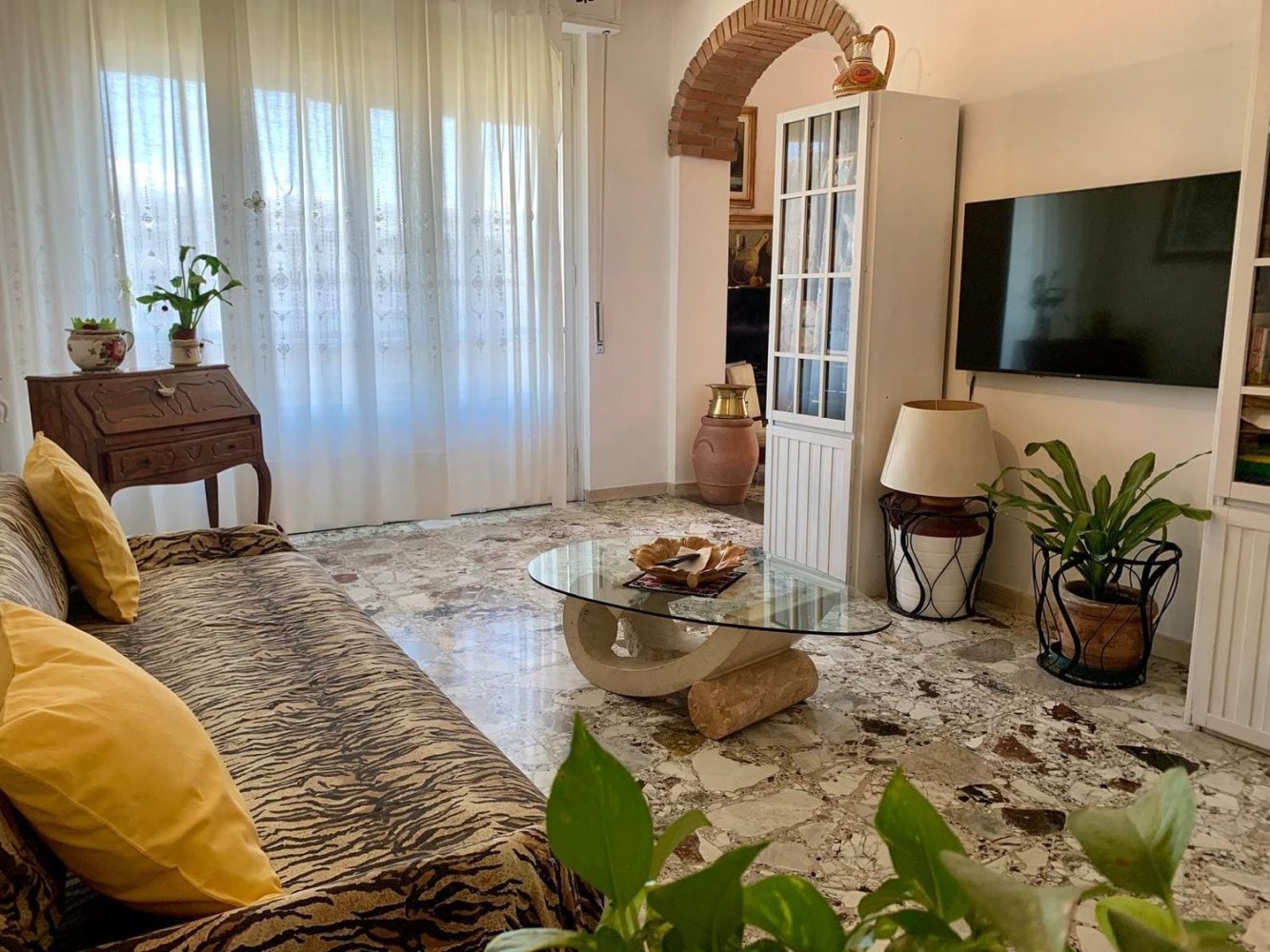 5 rooms Apartment in Florence, Italy No. 51752