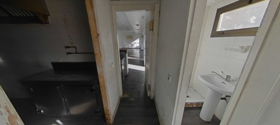 77m² Commercial property in Madrid, Spain No. 74517 11