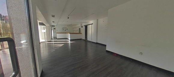 77m² Commercial property in Madrid, Spain No. 74517 8