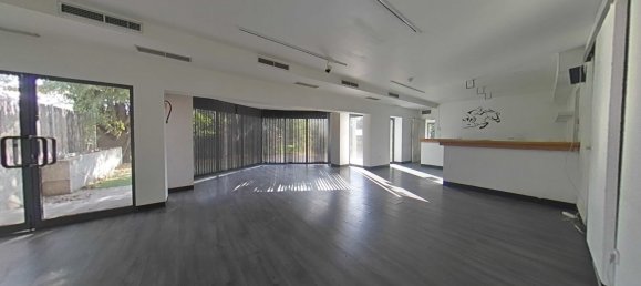 77m² Commercial property in Madrid, Spain No. 74517 6